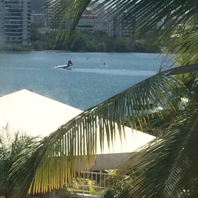 Recuperan avioneta que cayó en la Laguna del Condado