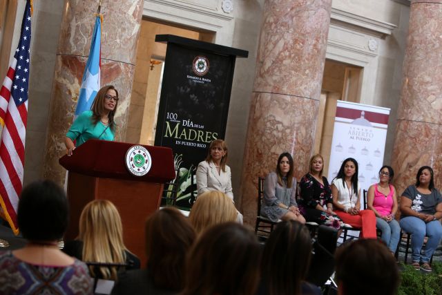 Senado reconoce labor de madres de niños con necesidades especiales