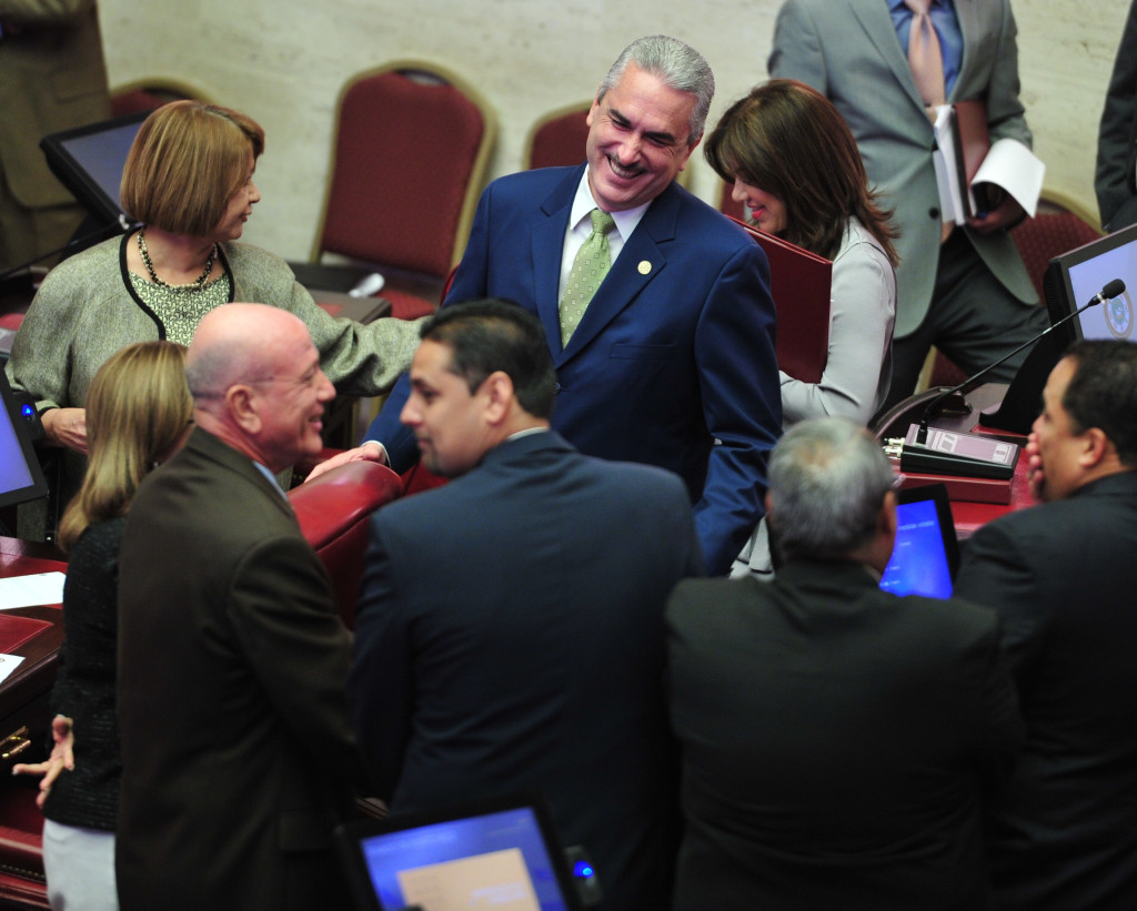 Delegación PNP en el Senado vota en contra de eximir alimentos del IVU