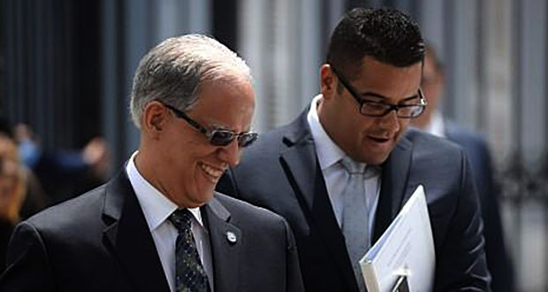 Luis Cruz,  director de la Oficina de Gerencia y Presupuesto junto al secretario de Asuntos Públicos de La Fortaleza, Jesús Manuel Ortiz. (Foto/Suministrada)