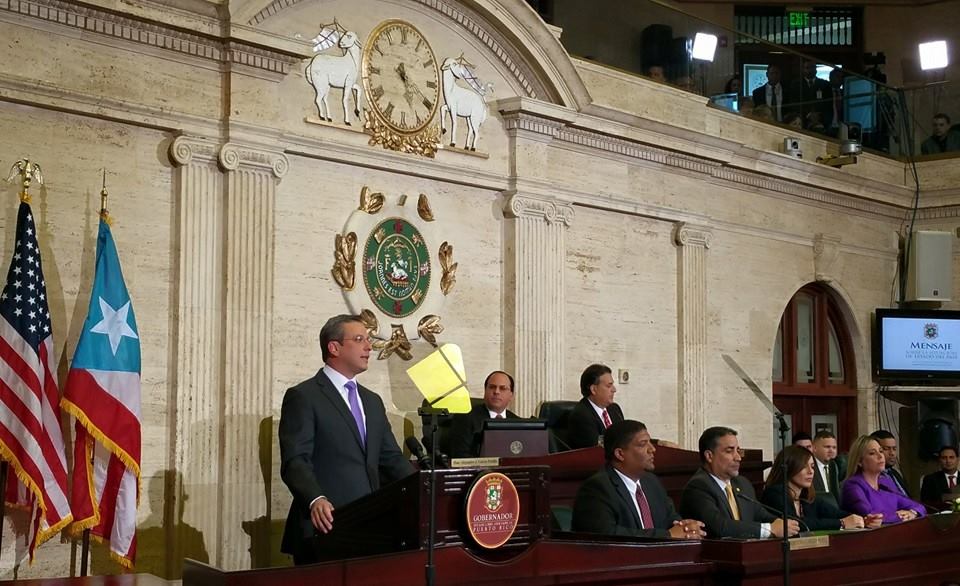 Gobernador reclama unión tras explicar la situación del País