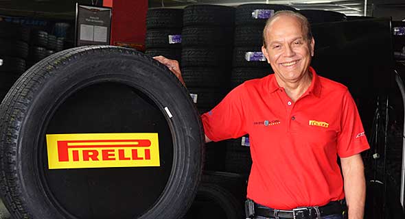 Eliezer Burgos Santos, propietario de Burgos Tire Center en Bayamón. (Foto/Luis Berríos)