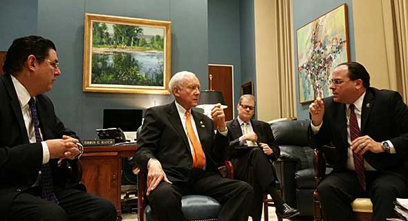 Congresista, Orinn Hatch se reúne con presidente cameral, Jaime Perelló sobre la importancia de medidas de desarrollo económico necesarias para Puerto Rico y sobre la Junta Fiscal federal.  (Foto/Suministrada)