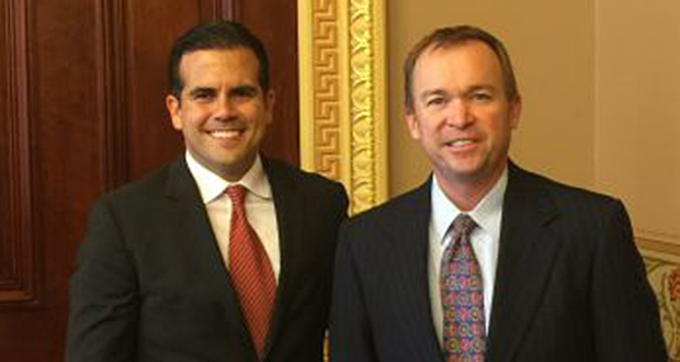 El gobernador Ricardo Rosselló Nevares junto al director de la Oficina de Gerencia y Presupuesto federal (OMB, por sus siglas en inglés), Mick Mulvaney. (Foto/Suministrada)