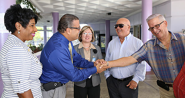 Alcalde de Fajardo y Director de Edificios Públicos visitan escuela de Fajardo. (Foto/Suministrada)