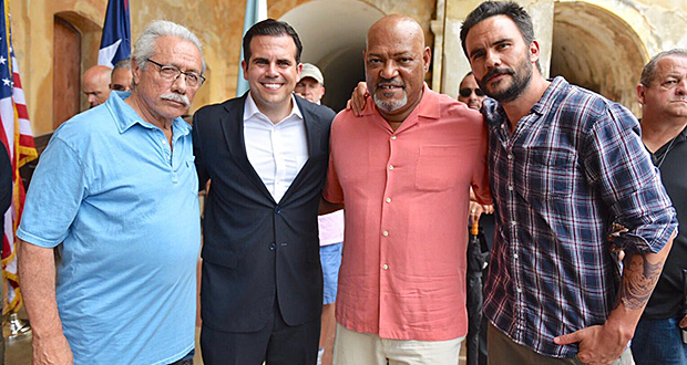 De izquierda a derecha el actor, Edward James Olmos, el gobernador Ricardo Rosselló, el actor Laurence Fishburne y el también actor y presentador, Juan Pablo Raba. (Foto/Suministrada)