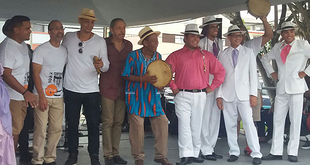 En el centro, Héctor Atabal  y Jesús Cepeda junto a integrantes de sus grupos.  (Fotos: Vicente Toledo Rohena)