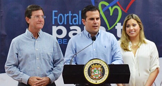 El gobernador Ricardo Rosselló Nevares y la primera dama Beatriz Rosselló hicieron un recorrido por la Escuela Julián E. Blanco en Santurce. (Foto/Suministrada) 