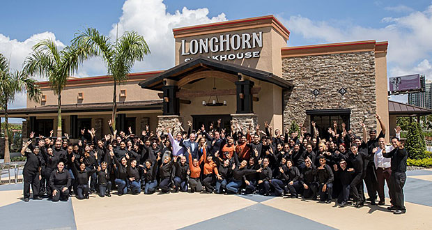 Empleados del nuevo Longhorn Centro de Convenciones. (Foto/Suministradas)