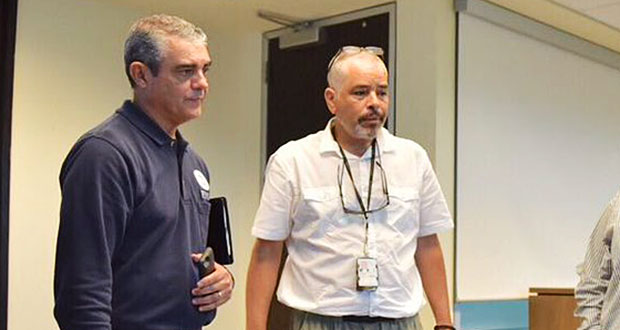 En camisa blanca, Ricardo Ramos, director ejecutivo de la Autoridad de Energía Eléctrica. (Foto/Suministrada)