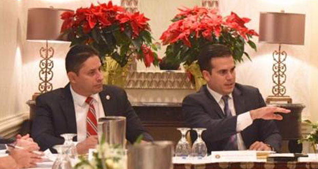 El presidente de la Federación de Alcaldes, Carlos Molina, junto al gobernador Ricardo Rosselló Nevares. (Foto/Suministrada)