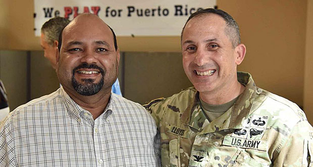 Ángel ‘Bori’ González, alcalde de Río Grande, junto al general Lloyd, del Cuerpo de Ingenieros del Ejército de los Estados Unidos. (Foto/Suministrada) 