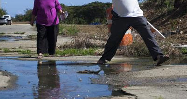 La Comunidad Santa Rita en Fajardo ha confrontado problemas con el alcantarillado sanitario. (Foto/Suministrada)