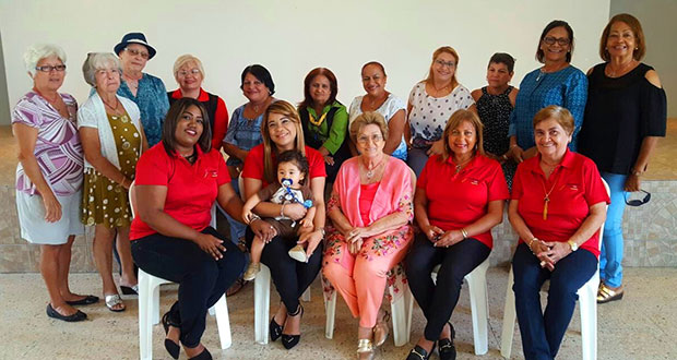 Grupo de participantes y personal del Centro de Prevención y Apoyo Contra  el Cáncer. (Foto/Suministrada)