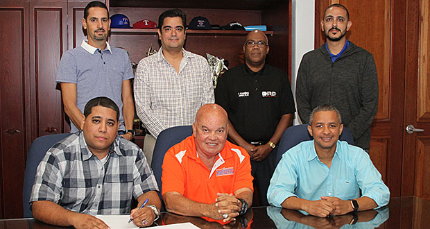 Fajardo firma Liga Puertorriqueña Baloncesto. (Foto/Suministrada)