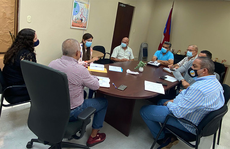 La reunión con el Secretario de Salud, Dr. Lorenzo González, (Foto/Suministrada) también contó con la asistencia de Víctor “Luvy” Calleja, presidente de la Comisión de Boxeo, Jorge Colón, comisionado de Boxeo y Gerardo Mora, director ejecutivo de la Comisión de Boxeo, quienes acompañaron a la Secretaria del Departamento de Recreación y Deportes, Lcda. Adriana Sánchez Parés.  