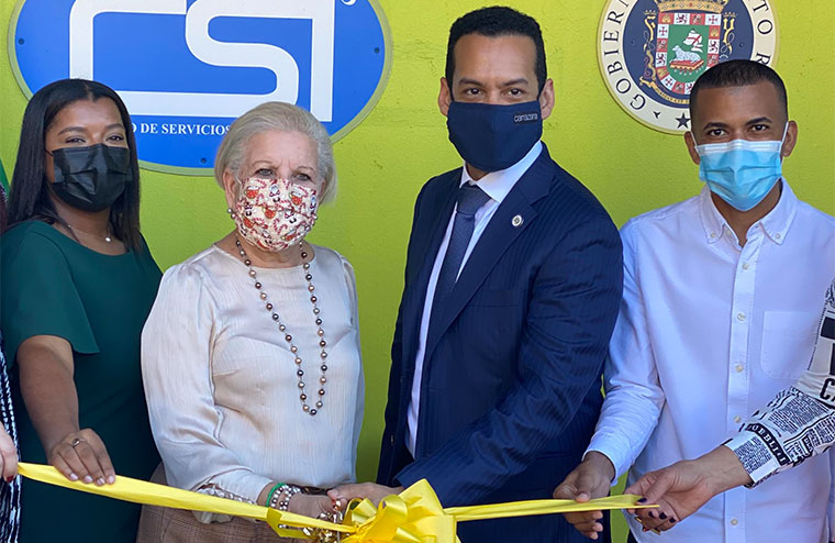 De izquierda a derecha, Esther Brown Rodney, directora del CSI de Loíza, alcaldesa Julia Nazario, Secretario de Estado Raúl Marqués y Joel Osorio Chiclana, presidente de la Legislatura Municipal de Loíza. (Foto/Suministrada)