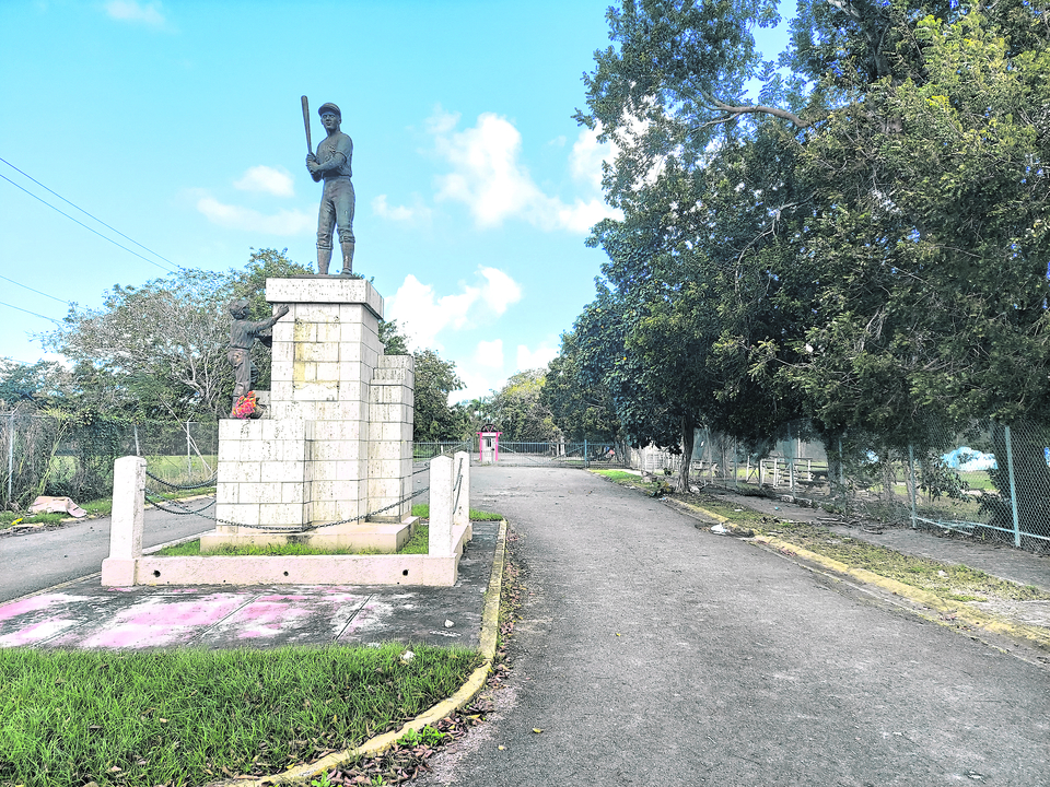 Demandan a Ciudad Deportiva Roberto Clemente por “entorpecer” transferencia de terrenos al DRD