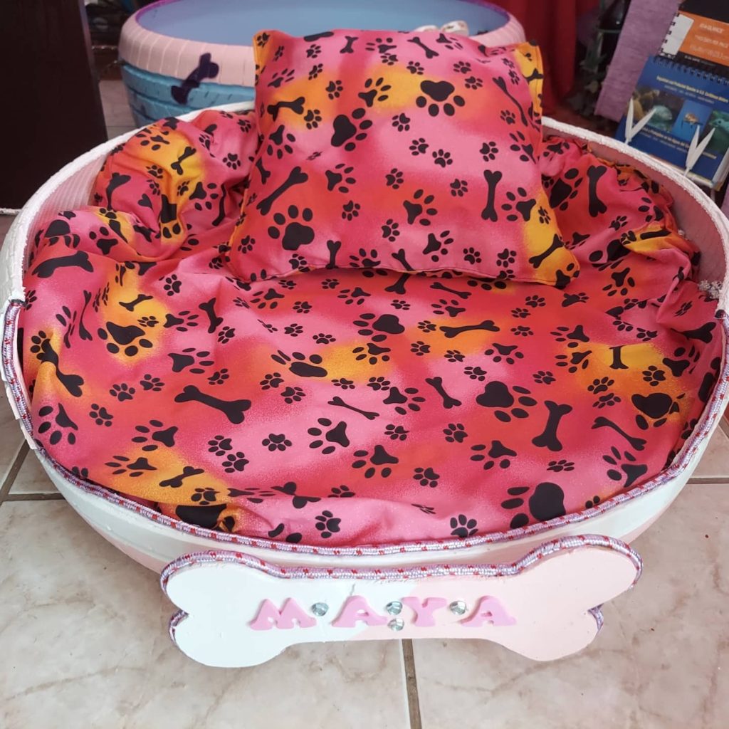 Camitas para perros hechas de neumáticos