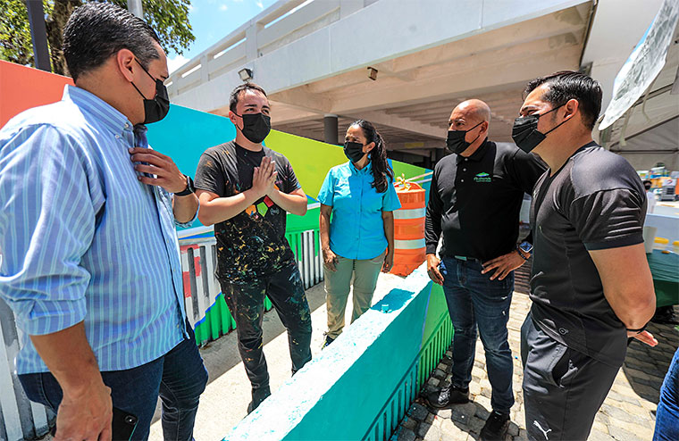 En la foto, Carlos Mercado director Compañia de Turismo, Rolando E. Padua CEO de Bahía Beach Resort, Samuel Gonzalez artista y Marcela Cañon Fundación Alma de Bahía y Director de Obras Públicas de Río Grande. (Foto/Suministrada)