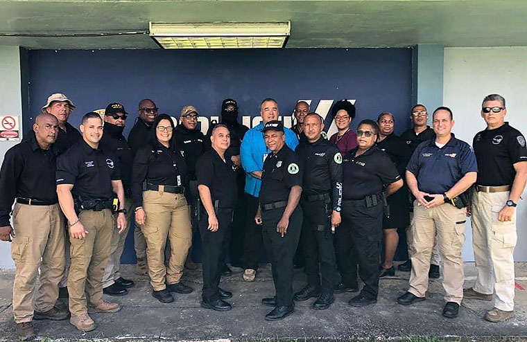 Policía Municipales de Río Grande durante el taller de manejo de casos de violecia doméstica. (Foto/Suministrada)