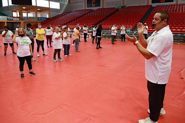 Los participantes recibieron un taller de como bailar salsa. (Foto/Suministrada) 