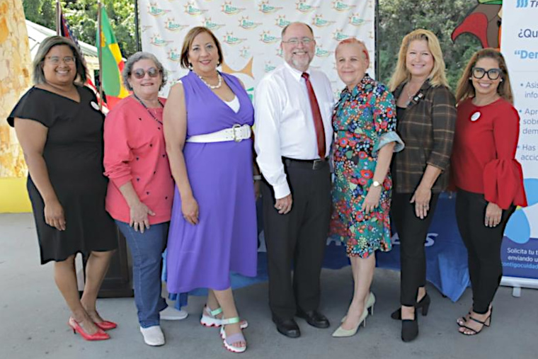 Betsaida López, Directora de la Oficina de Servicios a la Comunidad de Loiza, Dra. Briseida  Dra. Briseida E. Feliciano-Astacio, The Puerto Rico Alzheimer Disease Initiative, Dr. Javier Parga, director del Centro de Alzheimer del Departamento de Salud de Puerto Rico; Hon. Julia Nazario, alcaldesa de Loiza y Lydia Figueroa, directora Enlace Comunitario de Triple-S. (Foto/Suministrada) 