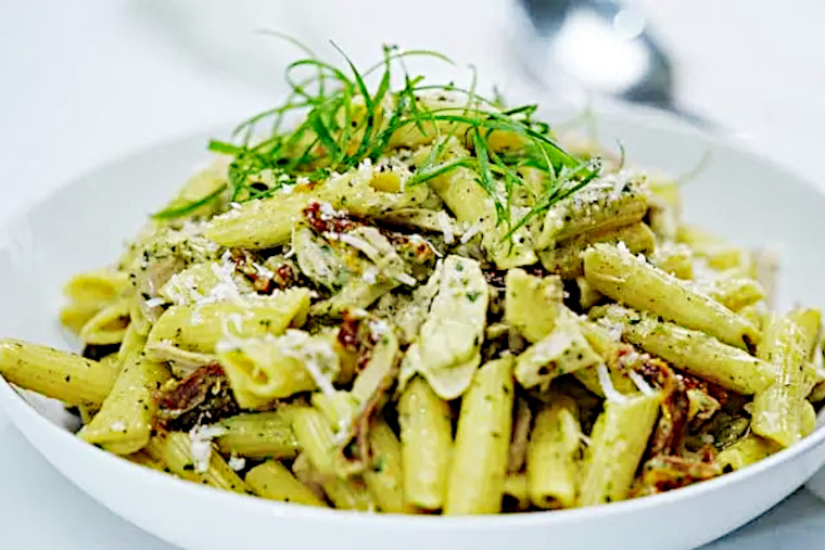 Sabrosuras: Pasta penne con pesto de orégano brujo y pollo