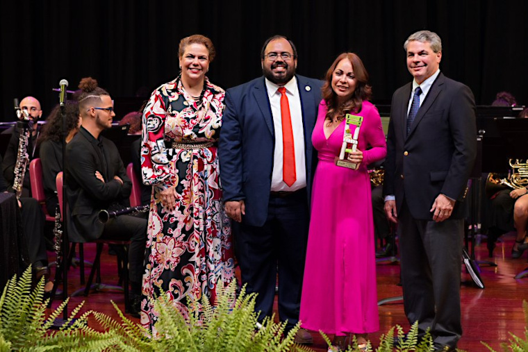 Reconocimiento, Directora del Año, Profesora Nahomi Felix Vázquez de la Escuela Playa Grande del Municipio de Vieques(Foto/Suministrada)