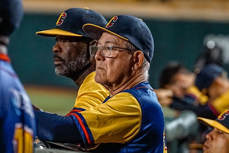 Carlos Ferrer, dirigente del año (foto por Robert Acosta)