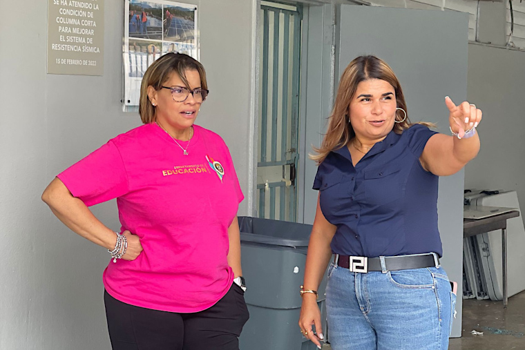 Senadora Marissa ‘Marissita’ Jiménez Santoni inspecciona las labores. (Foto/Suministrada)