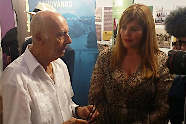 El exalcalde de Canovanas Sergio Calzada Rivera junto a la actual mandataria, Lornna Soto. (Foto/Facebook:Lornna Soto)